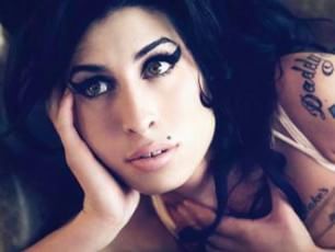 "Fragile e sola: gli amici svelano la vera Amy Winehouse"