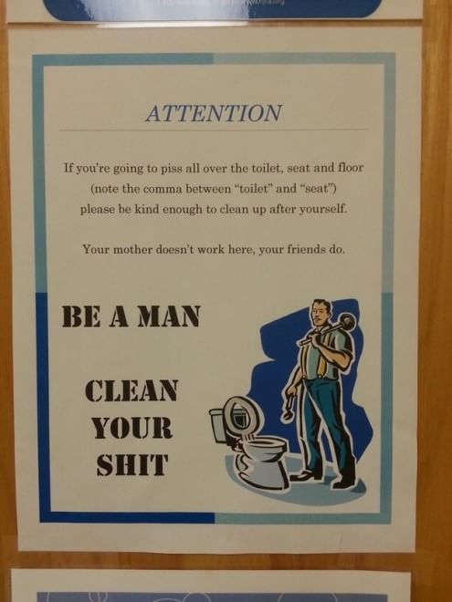 Toilette, segui il cartello: i più strani finiscono online