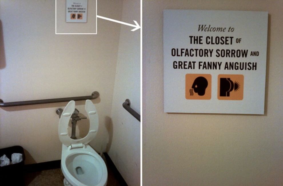 Toilette, segui il cartello: i più strani finiscono online