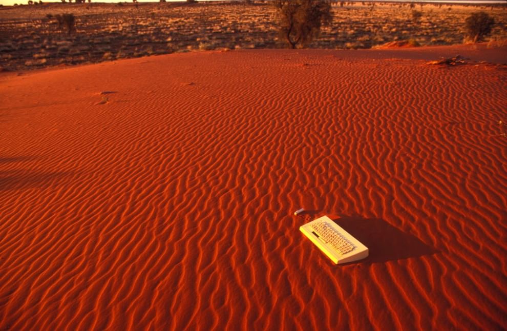 Discarica deserto, dalle bambole ai divani: quante sorprese