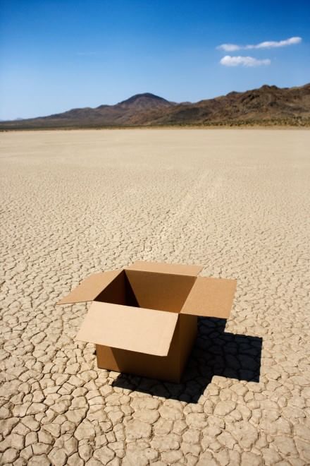 Discarica deserto, dalle bambole ai divani: quante sorprese