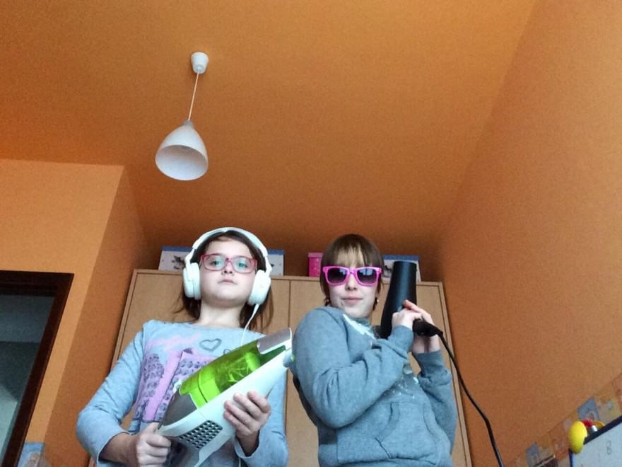 Rifiuti elettronici, dai bambini qualche idea sul riciclo. Con ironia