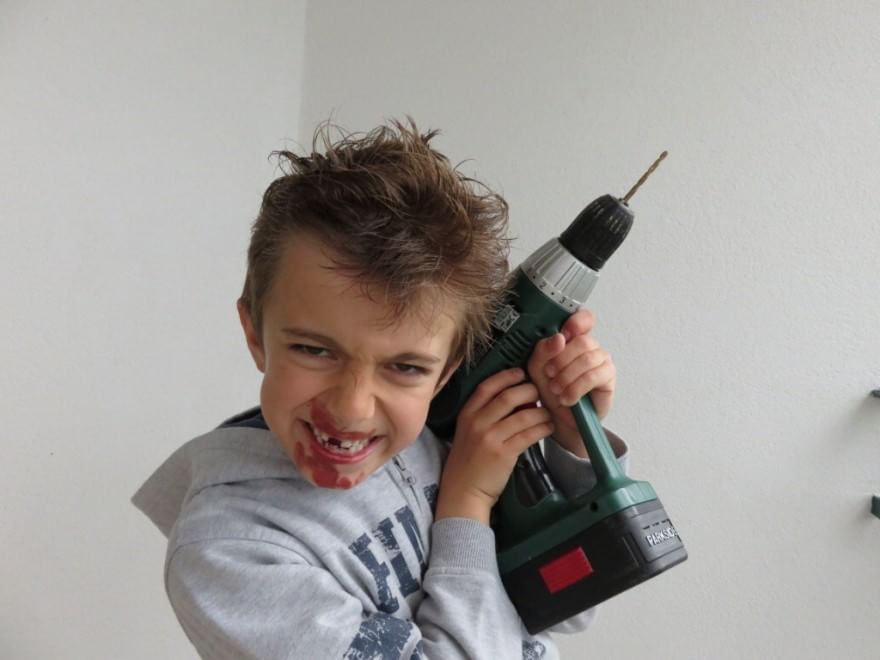 Rifiuti elettronici, dai bambini qualche idea sul riciclo. Con ironia