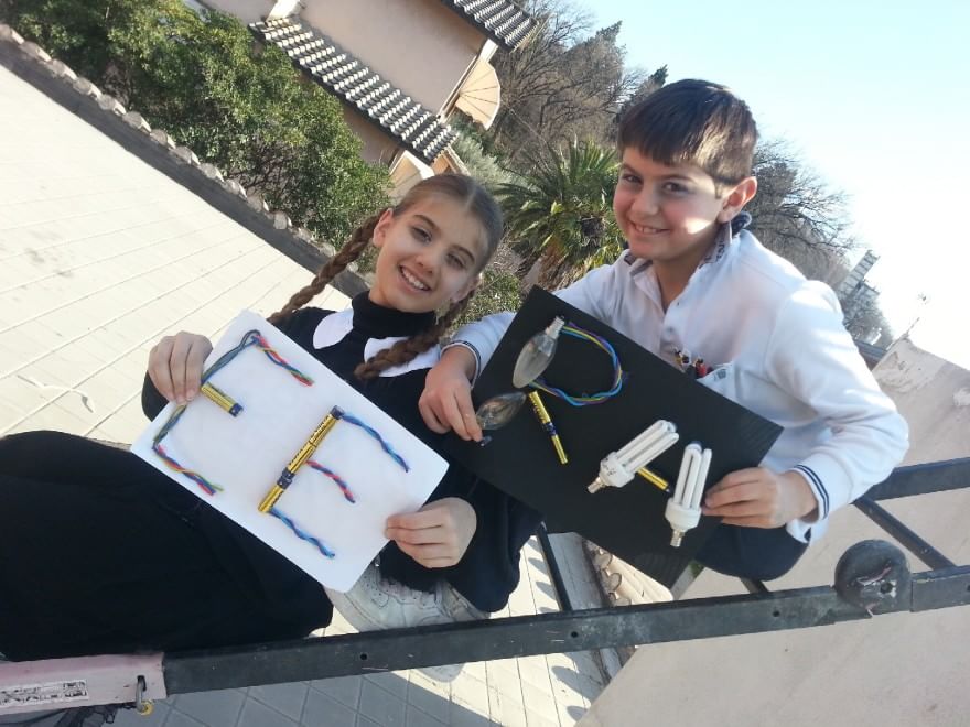 Rifiuti elettronici, dai bambini qualche idea sul riciclo. Con ironia