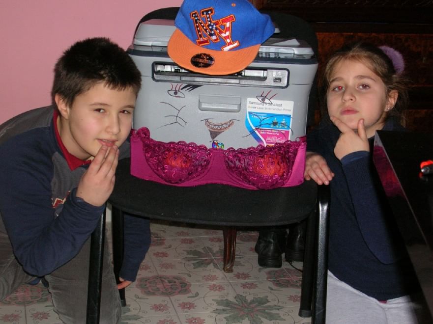 Rifiuti elettronici, dai bambini qualche idea sul riciclo. Con ironia