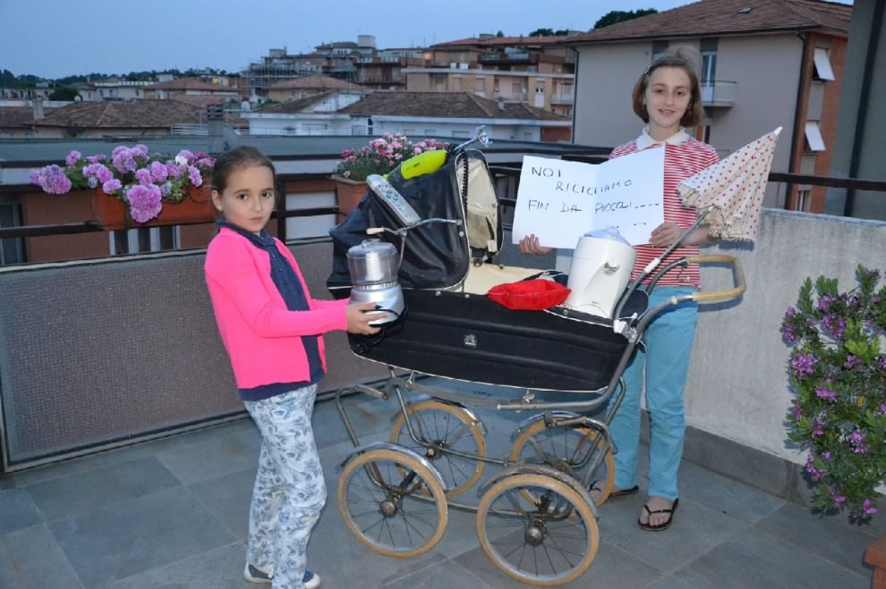 Rifiuti elettronici, dai bambini qualche idea sul riciclo. Con ironia