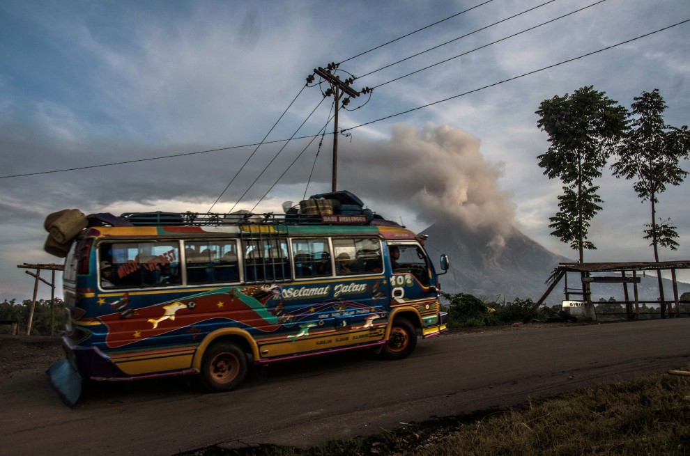 Indonesia, trema Sumatra: massima allerta per il vulcano Sinabung