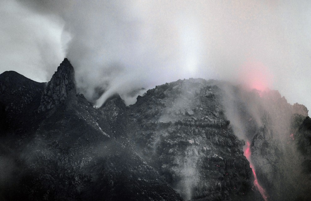 Indonesia, trema Sumatra: massima allerta per il vulcano Sinabung