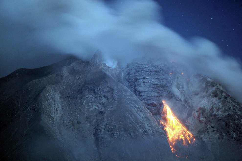 Indonesia, trema Sumatra: massima allerta per il vulcano Sinabung