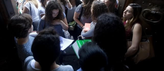 Tema per 500mila: comunicazione social poi Resistenza, Calvino, Malala e i migranti E alla fine i social battono tutti