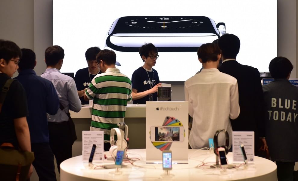 Tutti in fila per l'Apple Watch in Italia e nel mondo