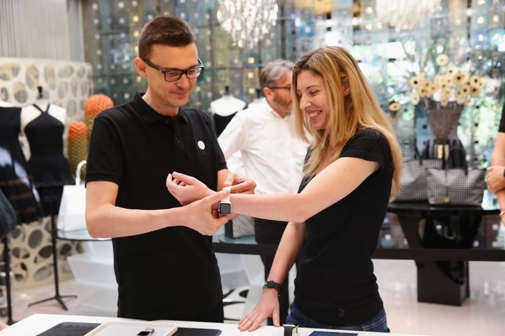 Tutti in fila per l'Apple Watch in Italia e nel mondo