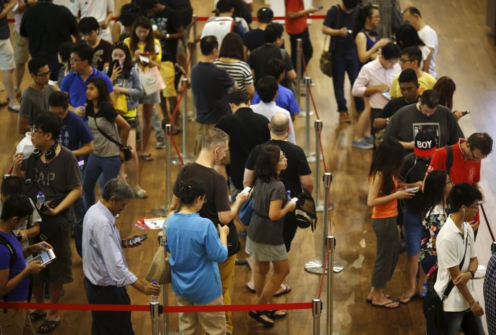 Tutti in fila per l'Apple Watch in Italia e nel mondo