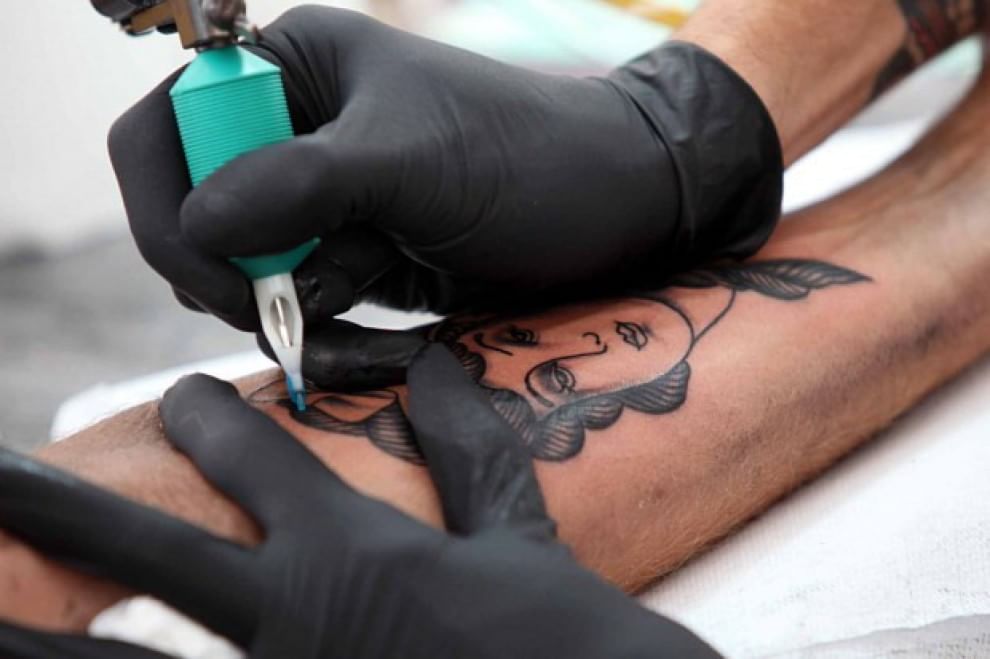 Tatuaggi, il decalogo per rimuoverli