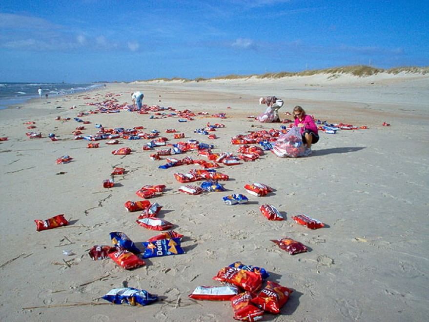 Dai missili alle lapidi, ecco gli oggetti più bizzarri ritrovati sulle spiagge