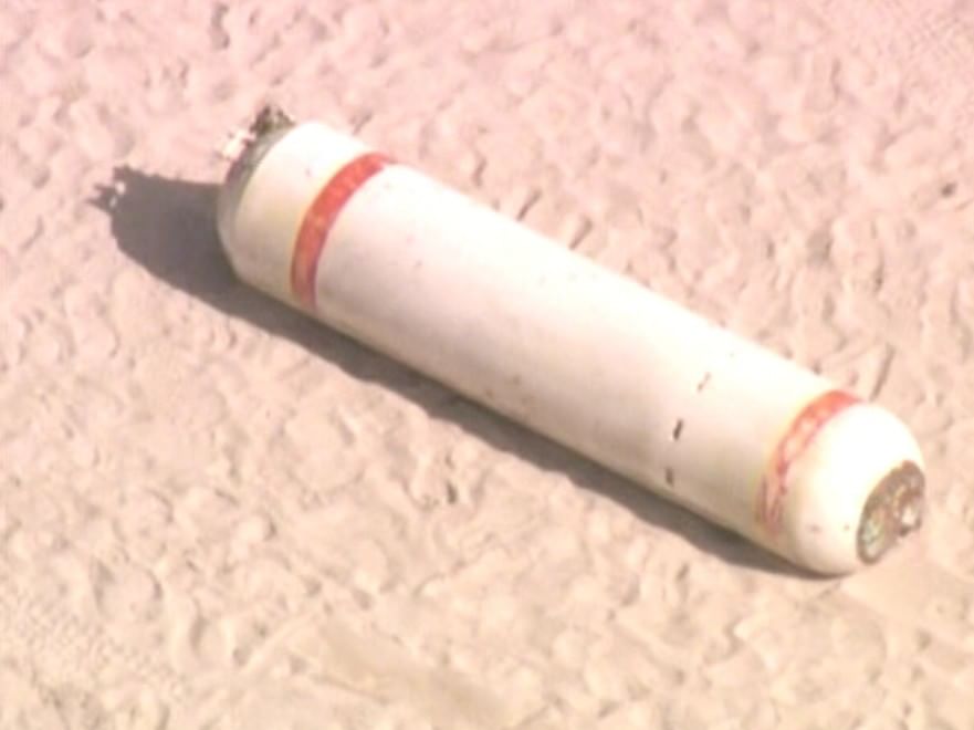 Dai missili alle lapidi, ecco gli oggetti più bizzarri ritrovati sulle spiagge