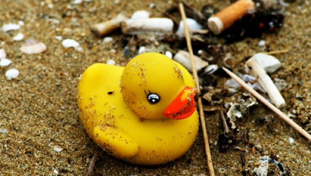 Dai missili alle lapidi, ecco gli oggetti più bizzarri ritrovati sulle spiagge