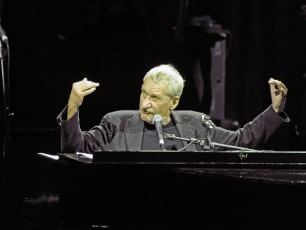 Umbria Jazz 2015, Paolo Conte inaugura il festival ricordando Sergio Piazzoli