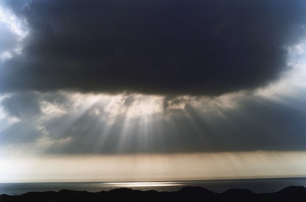 L'orizzonte magico: il sole incontra il mare