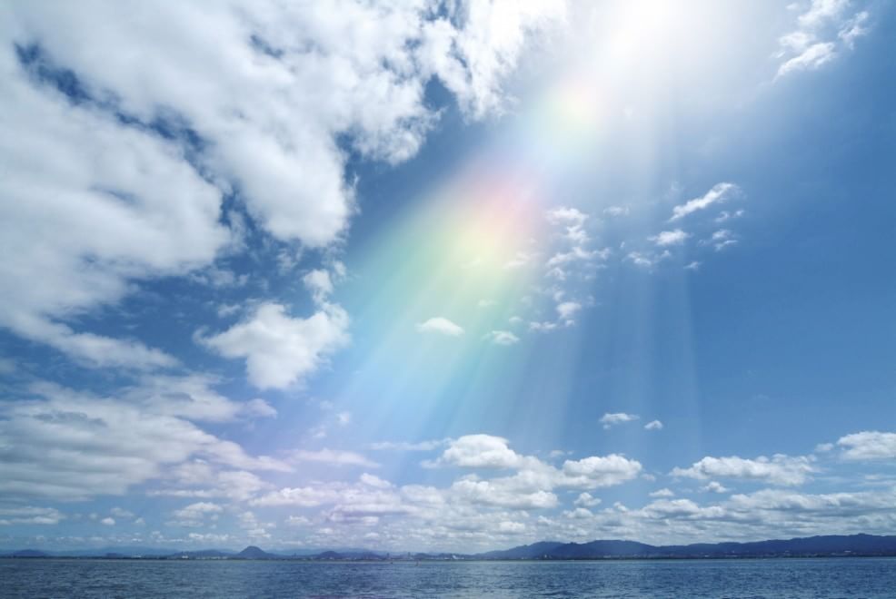 L'orizzonte magico: il sole incontra il mare