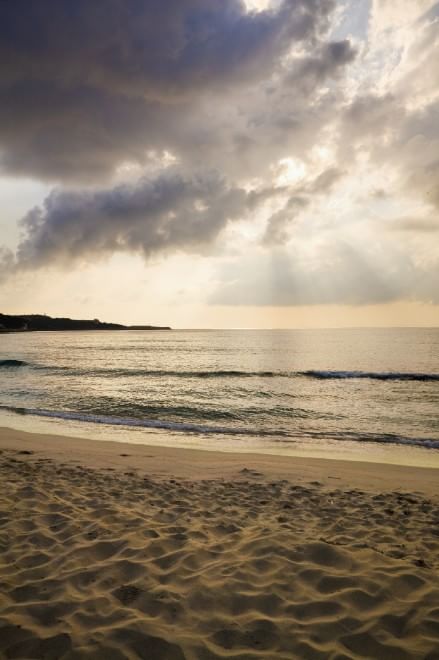 L'orizzonte magico: il sole incontra il mare