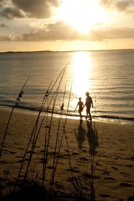L'orizzonte magico: il sole incontra il mare
