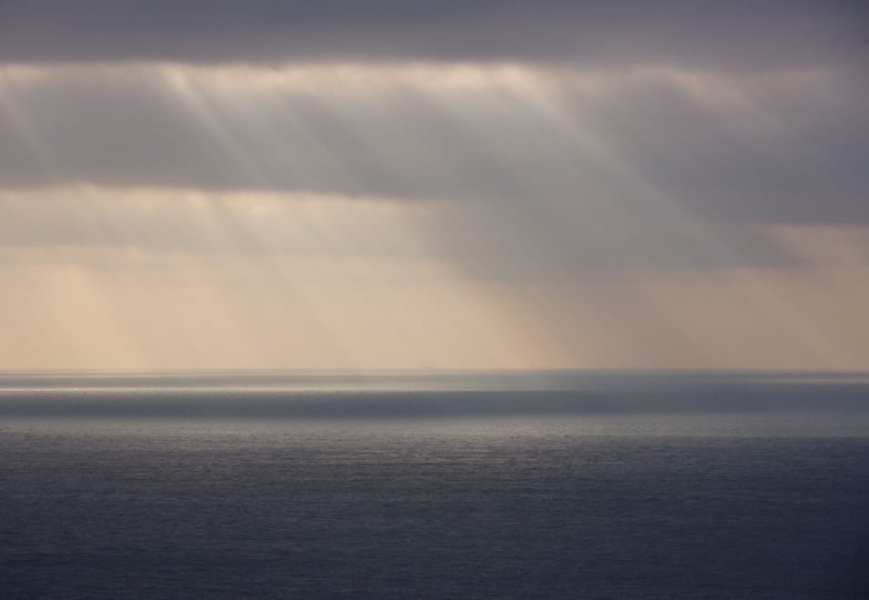 L'orizzonte magico: il sole incontra il mare