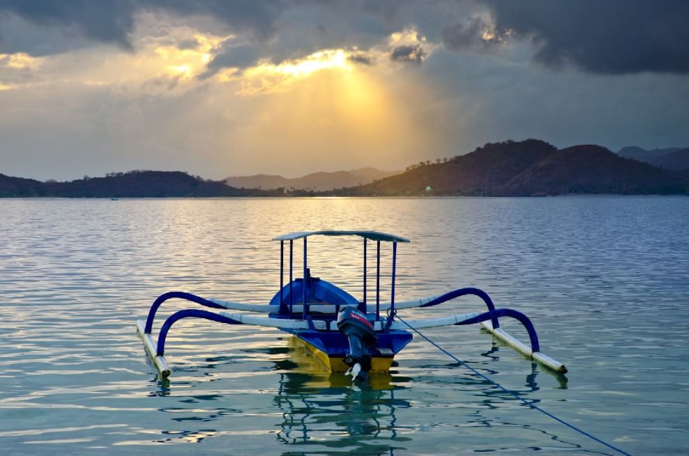 L'orizzonte magico: il sole incontra il mare