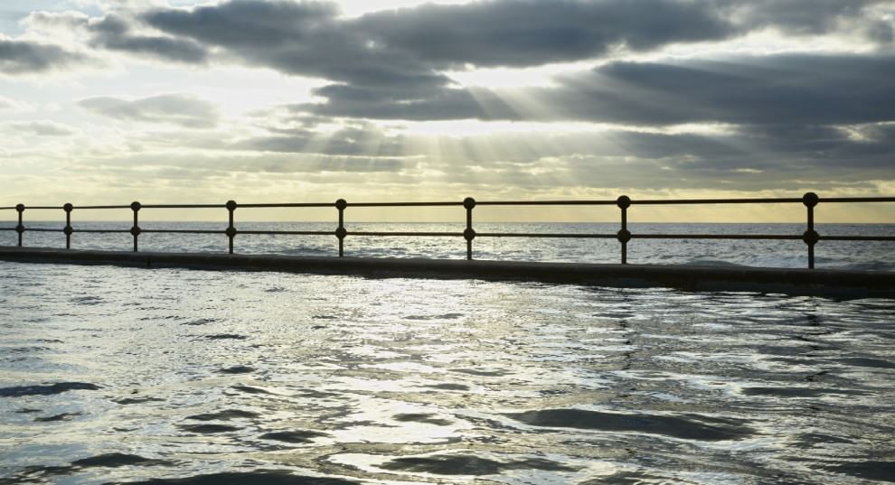 L'orizzonte magico: il sole incontra il mare