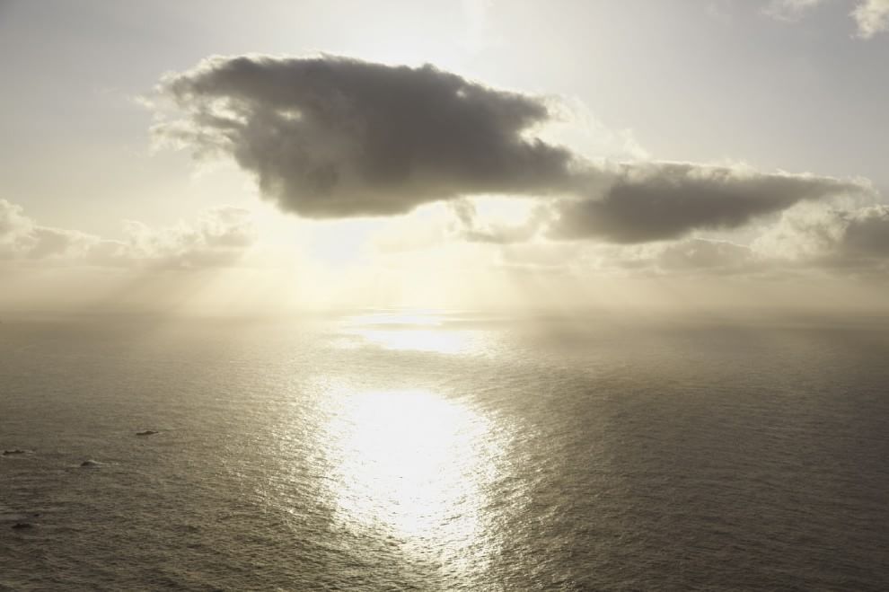 L'orizzonte magico: il sole incontra il mare