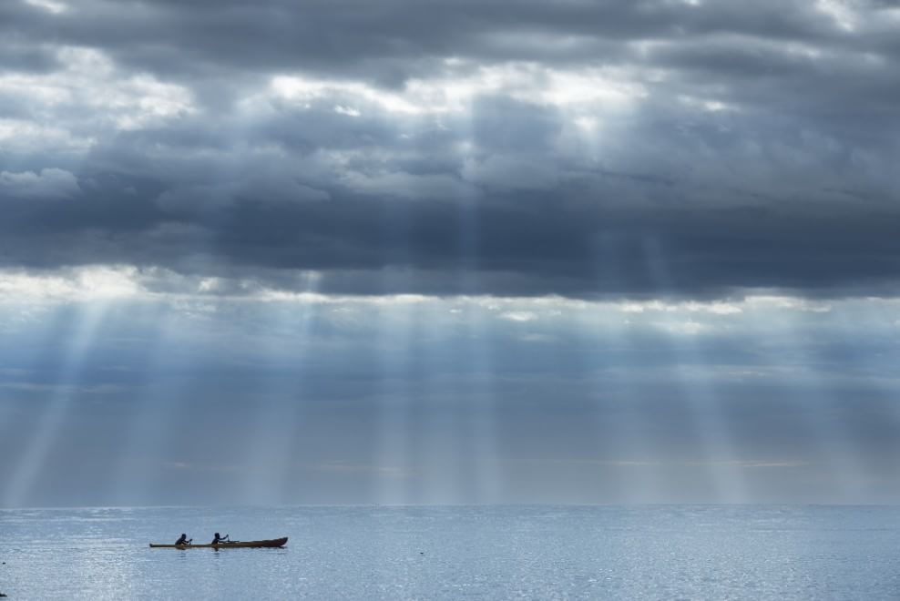 L'orizzonte magico: il sole incontra il mare
