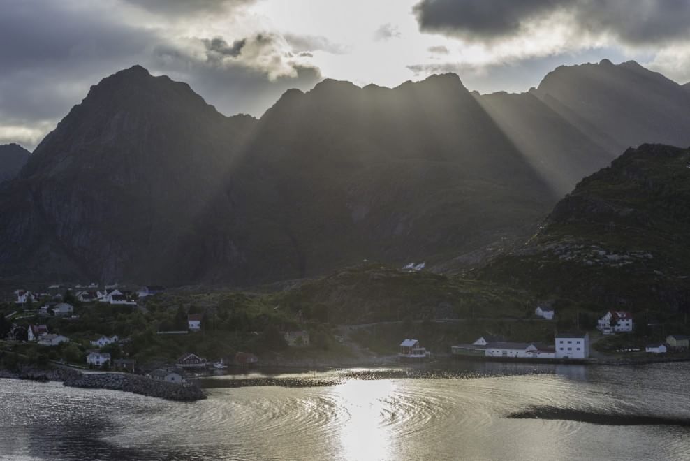 L'orizzonte magico: il sole incontra il mare