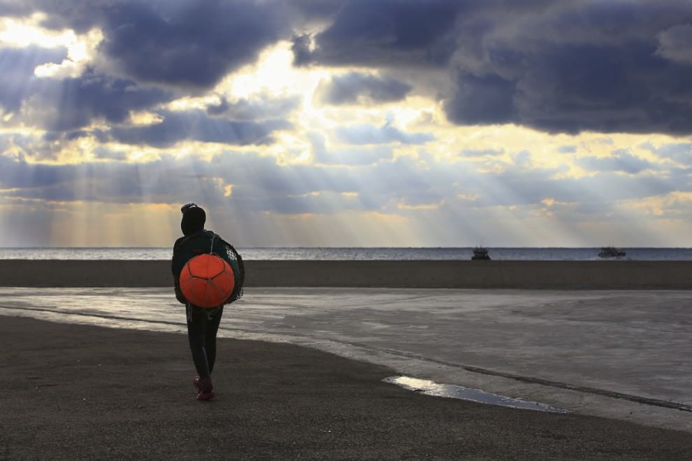 L'orizzonte magico: il sole incontra il mare