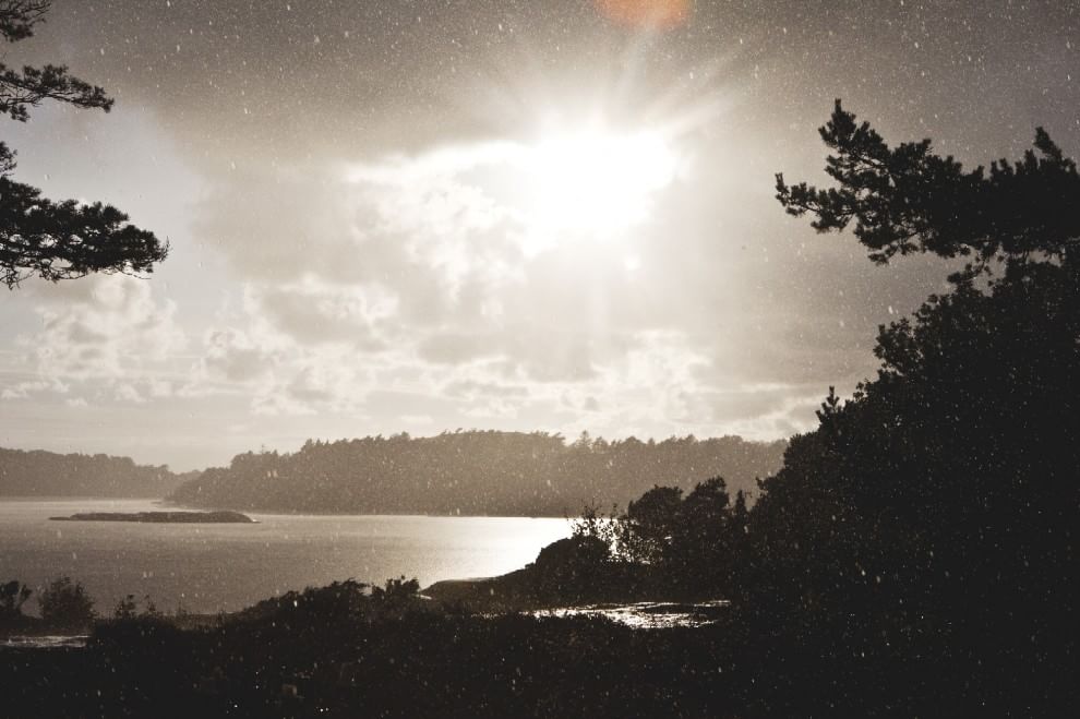 L'orizzonte magico: il sole incontra il mare