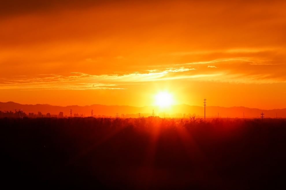 Cina, il cielo è uno spettacolo: tramonto su Pechino