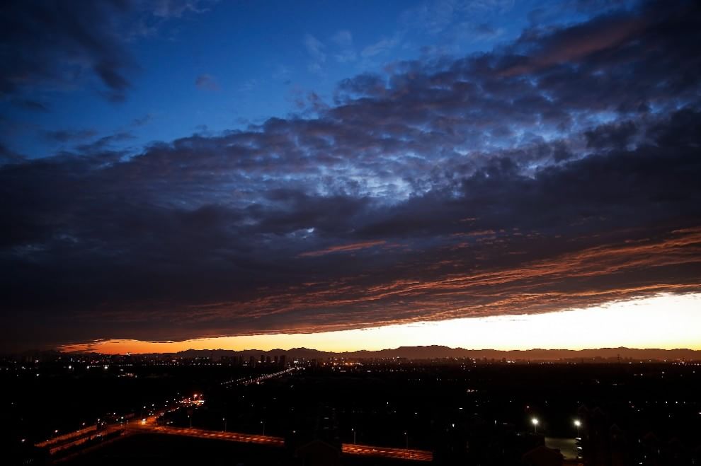 Cina, il cielo è uno spettacolo: tramonto su Pechino