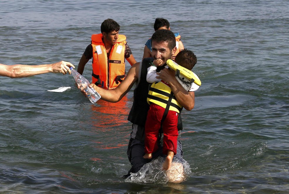 Un Figlio Soccorre Il Padre In Difficoltà