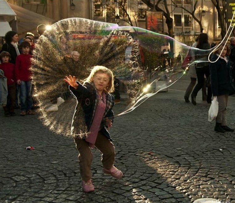 Illusioni e false prospettive: quando la foto inganna