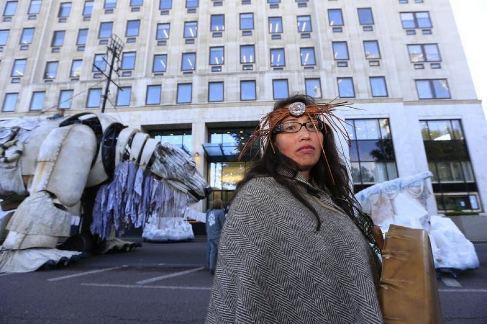 Gb, orso polare davanti alla sede di Shell: la protesta di Greenpeace