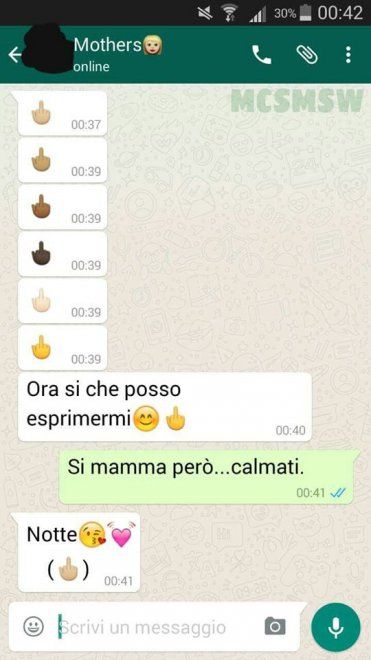 Che disastro i messaggi delle mamme su WhatsApp