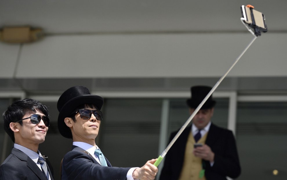 Ossessione selfie stick: quando il braccio non basta 