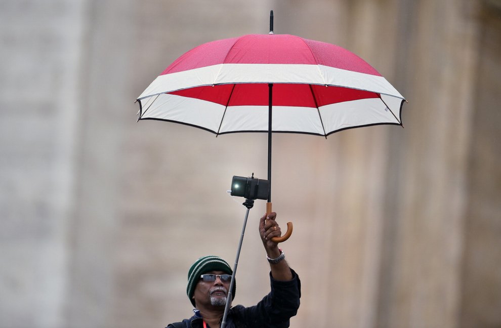 Ossessione selfie stick: quando il braccio non basta 