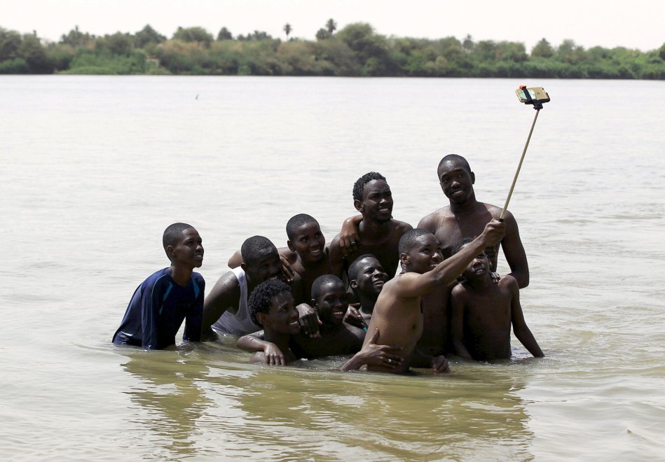 Ossessione selfie stick: quando il braccio non basta 