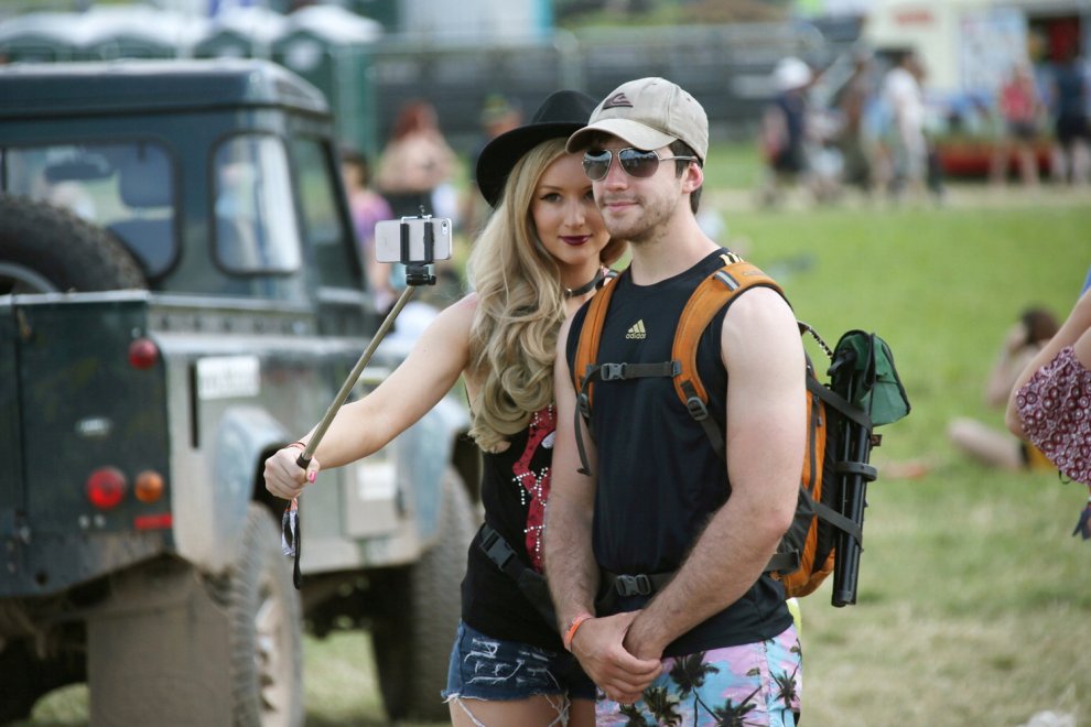 Ossessione selfie stick: quando il braccio non basta 