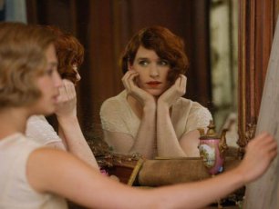 "The danish girl", la sfida di Eddie Redmayne. "Una storia di amore e di coraggio"