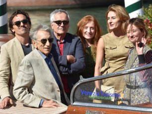 Bellocchio applaudito con il suo doppio film: "Sono sereno ma è sempre un concorso"
