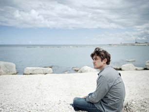 "La prima luce" di Riccardo Scamarcio: "Solo e solitario in Sud America"