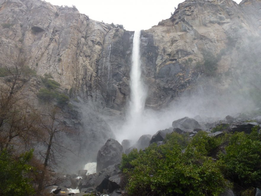 Yosemite, una cascata di fuoco tra le rocce