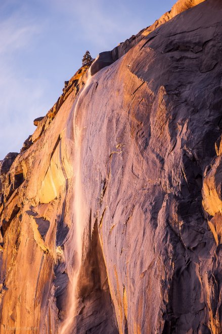 Yosemite, una cascata di fuoco tra le rocce