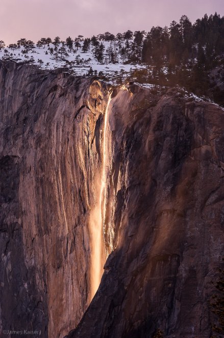 Yosemite, una cascata di fuoco tra le rocce